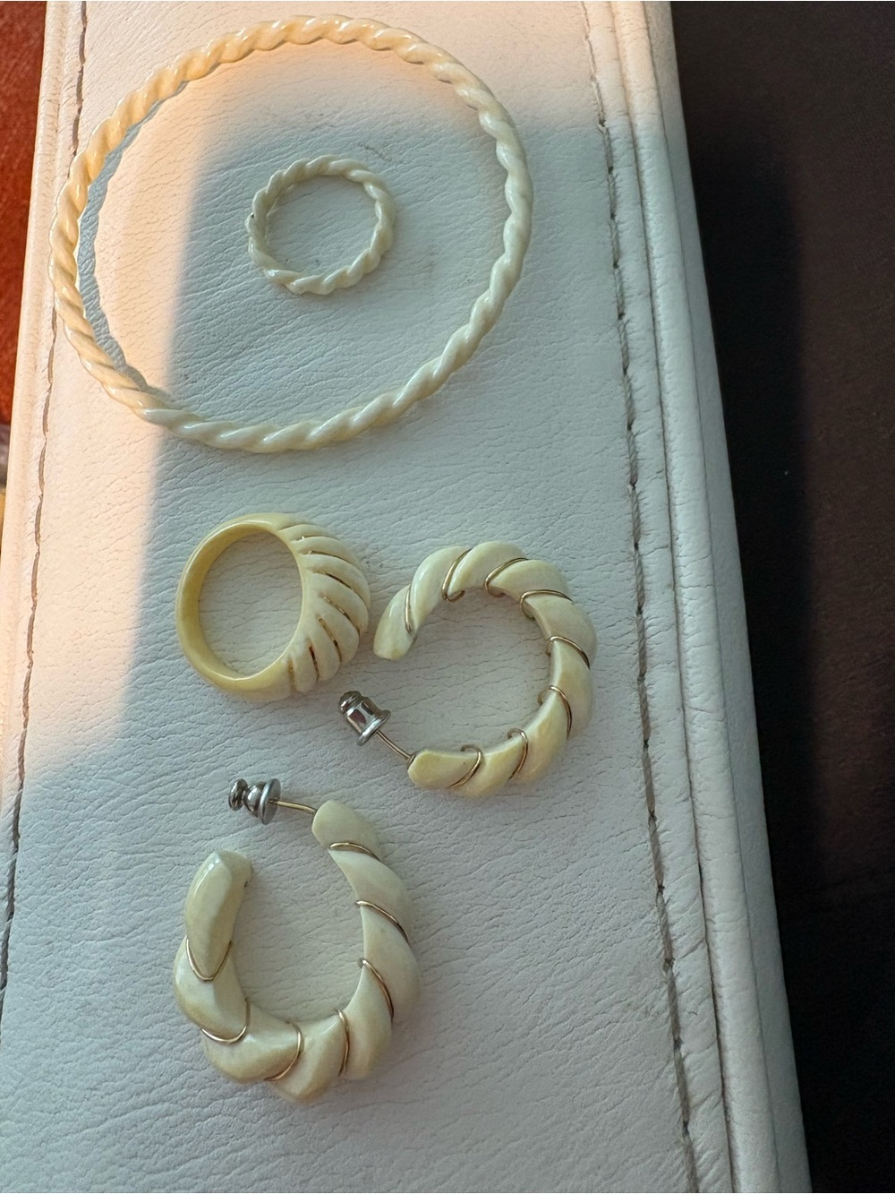 Vintage Cream Twisted Resin Hoop Earrings and Ring Set - Women Jewelry